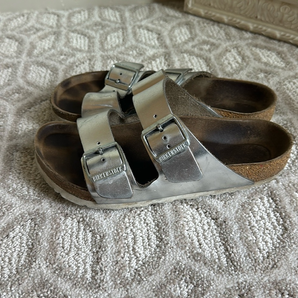 Very well loved women’s Birkenstocks. Size 38.